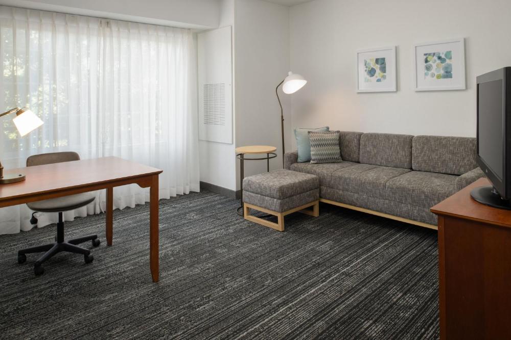 One-Bedroom Queen Suite interior